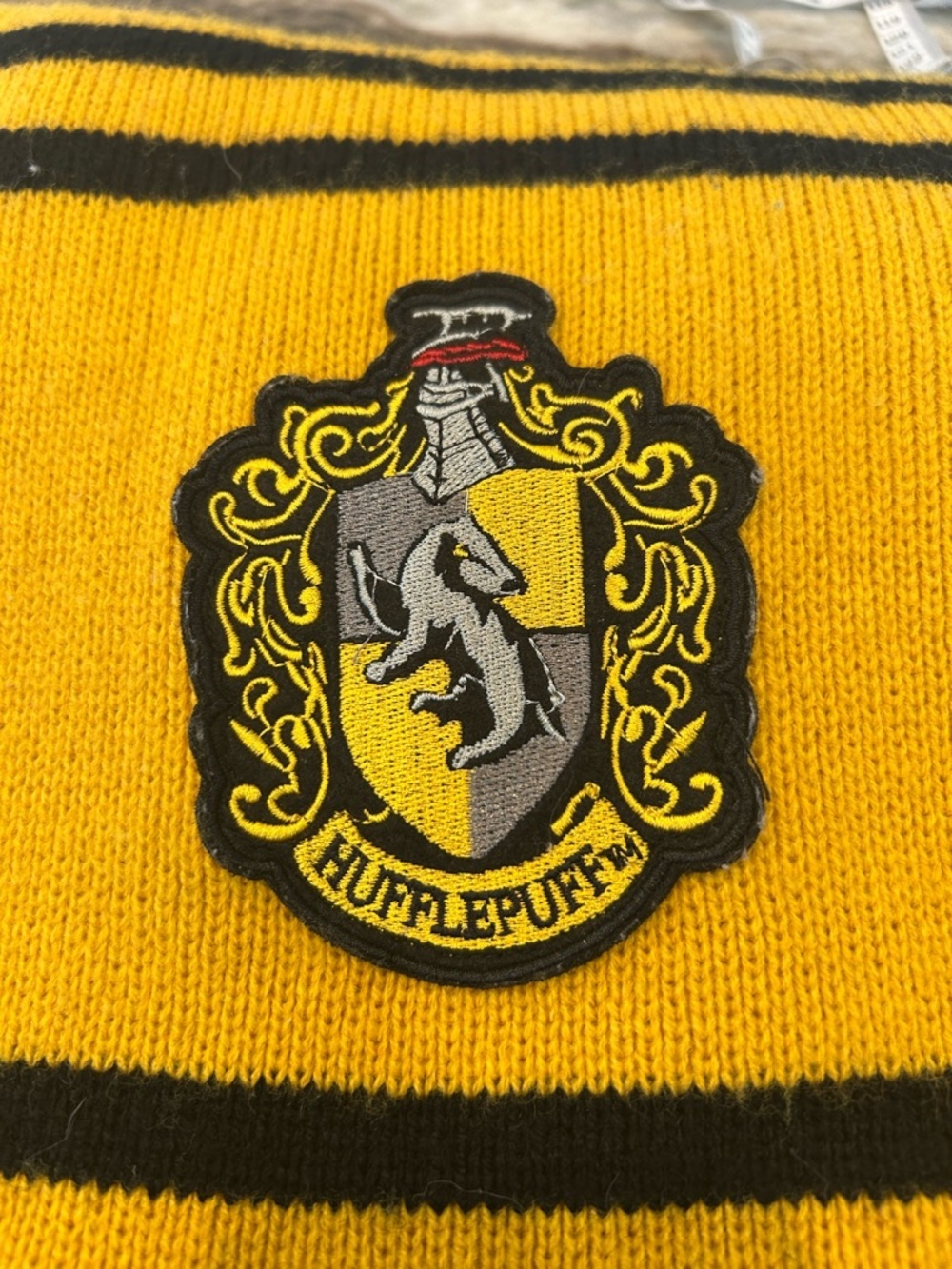 Cinereplicas Hufflepuff extra long Scarf has slight wear GUC - Picture 2 of 11